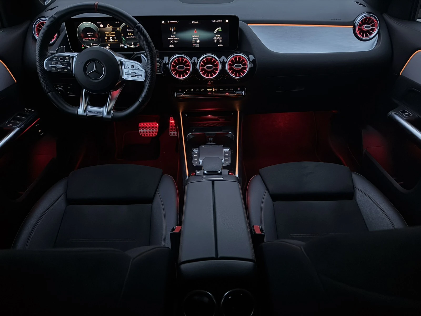 Mercedes-Benz GLA 45 AMG 35AMG* Burmester* Distronic* 360View* Аmbient* Car - изображение 10