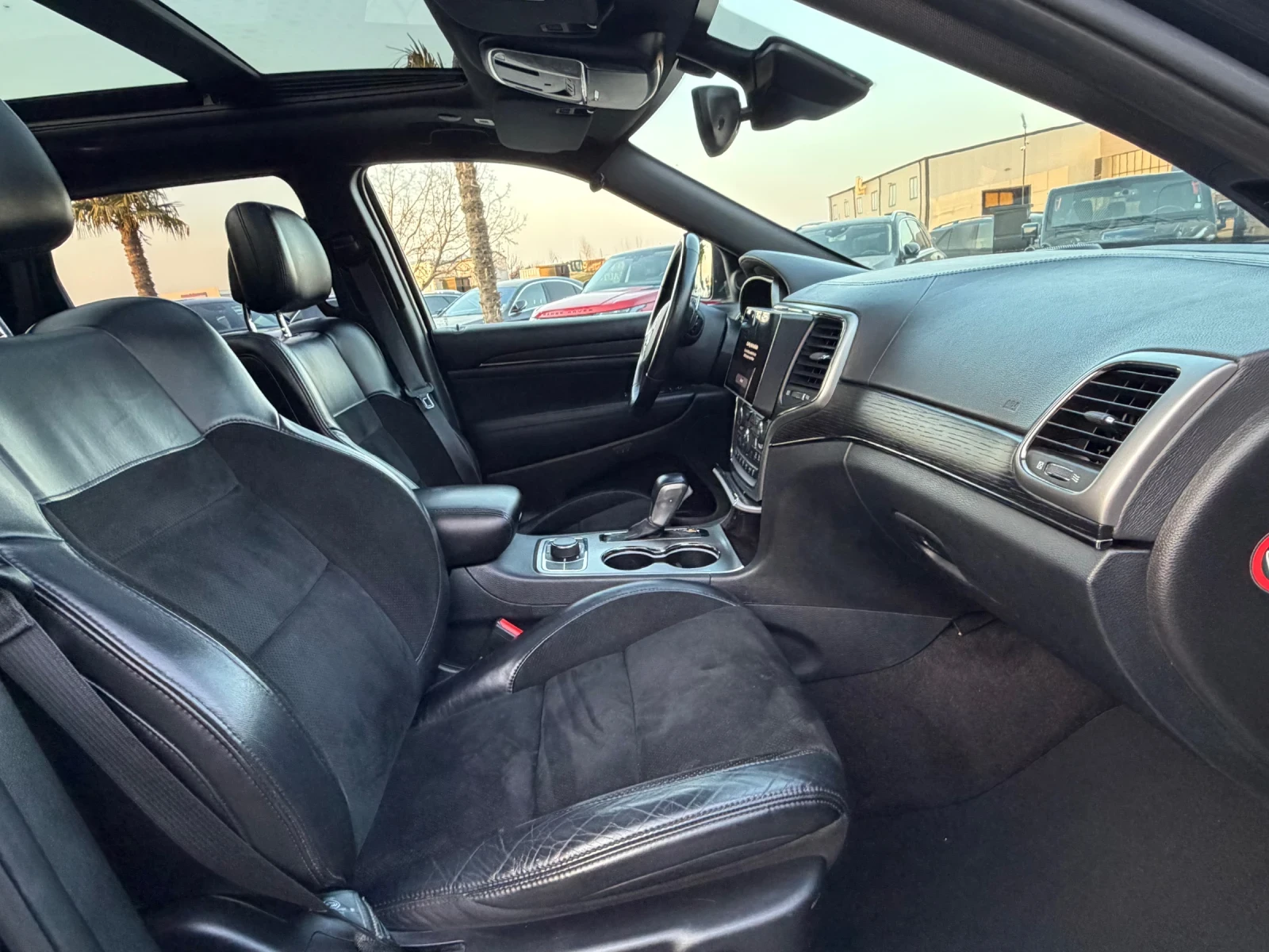 Jeep Grand cherokee SUMMIT= Podgriavane= Obduvane= Panorama= TOP, снимка 12 - Автомобили и джипове - 53348294