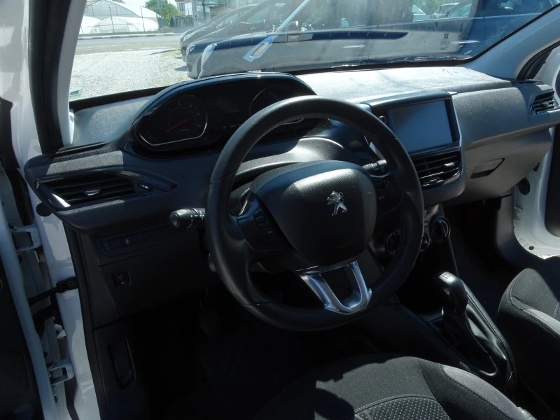 Peugeot 208 1.4 HDI - Euro-5B, снимка 13 - Автомобили и джипове - 46561279