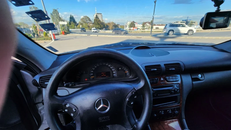 Mercedes-Benz C 200, снимка 9 - Автомобили и джипове - 47780196