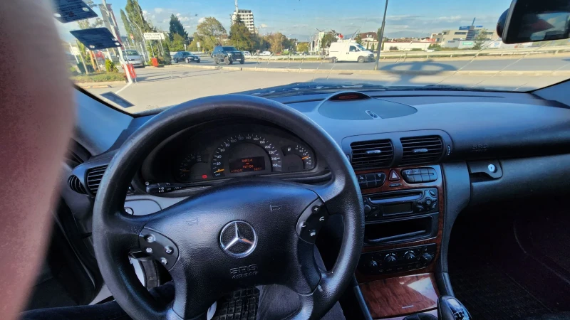 Mercedes-Benz C 200, снимка 11 - Автомобили и джипове - 47780196