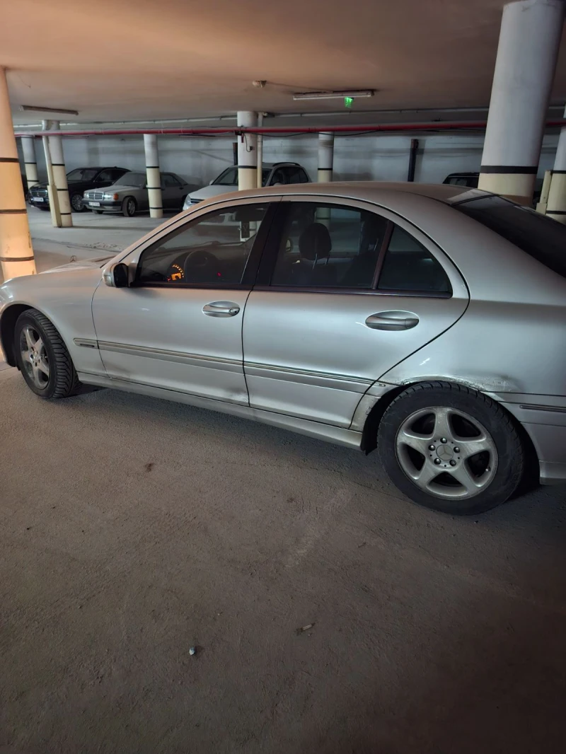 Mercedes-Benz C 220, снимка 3 - Автомобили и джипове - 52554605