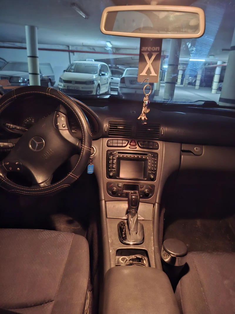 Mercedes-Benz C 220, снимка 4 - Автомобили и джипове - 52554605