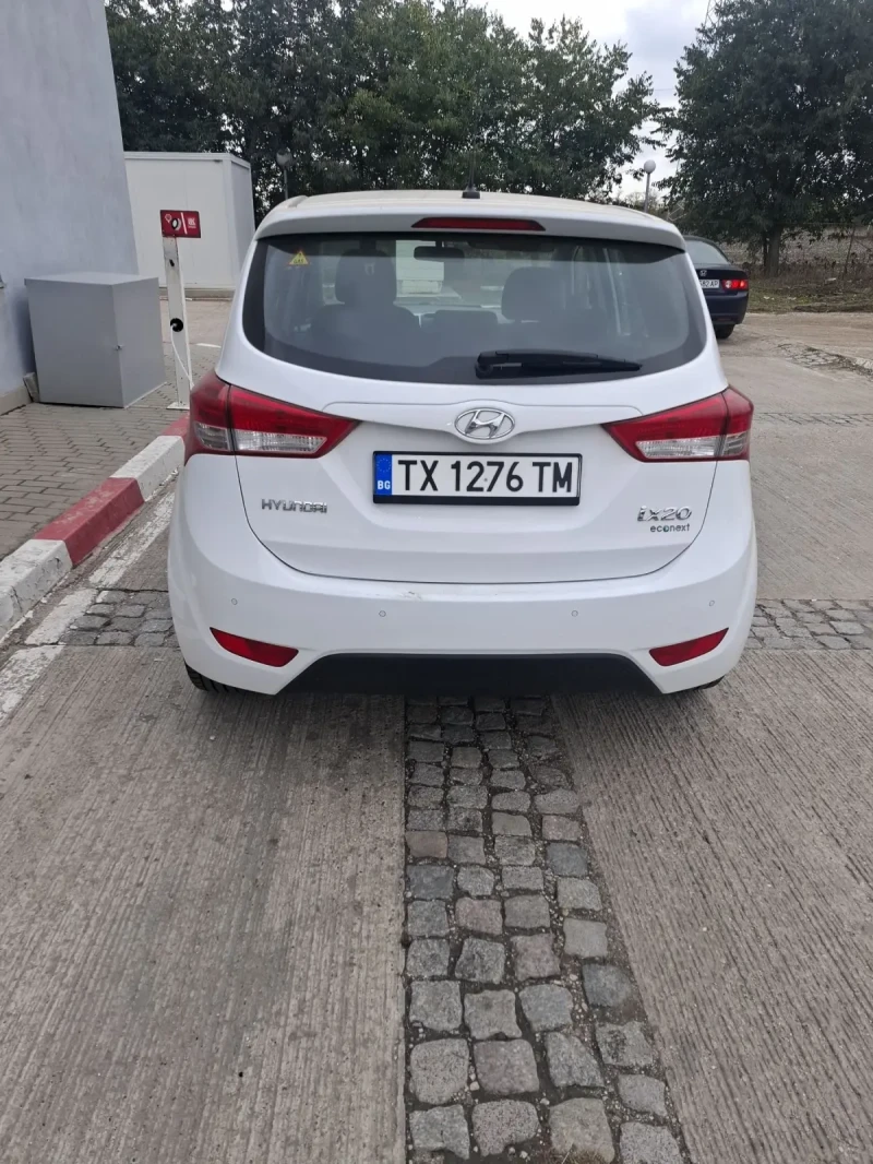Hyundai Ix20, снимка 8 - Автомобили и джипове - 52051607