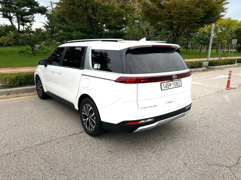 Kia Carnival 4th Generation 9-Seater Prestiege ПРОВЕРЕНА, снимка 3 - Автомобили и джипове - 52351168