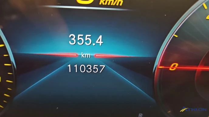 Mercedes-Benz EQB 300 AMG Line, снимка 7 - Автомобили и джипове - 54055114