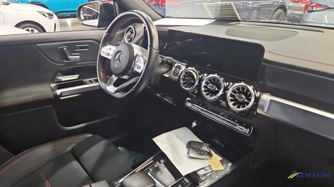 Mercedes-Benz EQB 300 AMG Line, снимка 11 - Автомобили и джипове - 54055114