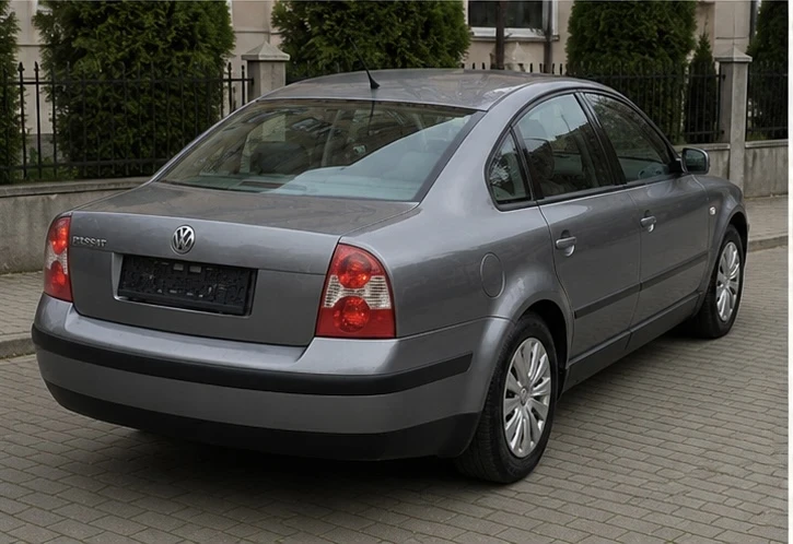 VW Passat 1.6i , снимка 2 - Автомобили и джипове - 54359282