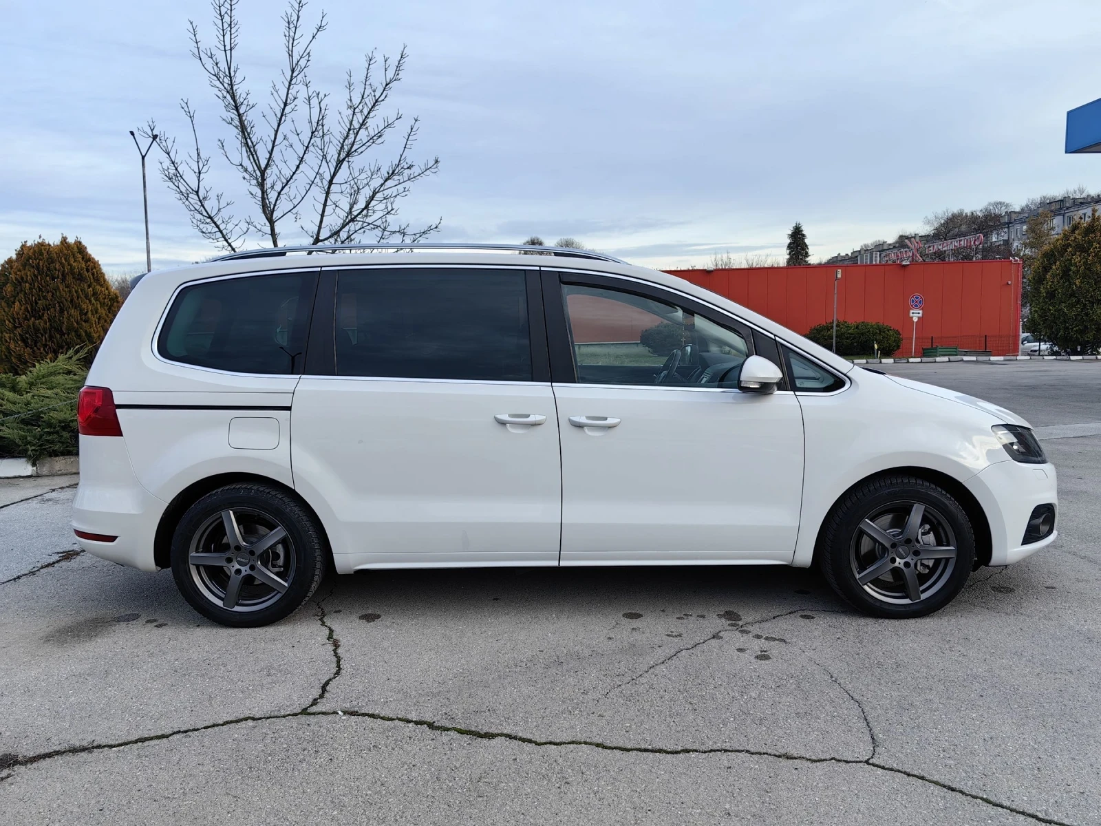 Seat Alhambra 2.0TDI/140KC/4X4/ОБСЛУЖЕН 100%ОТЛИЧНО СЪСТОЯНИЕ  - изображение 6