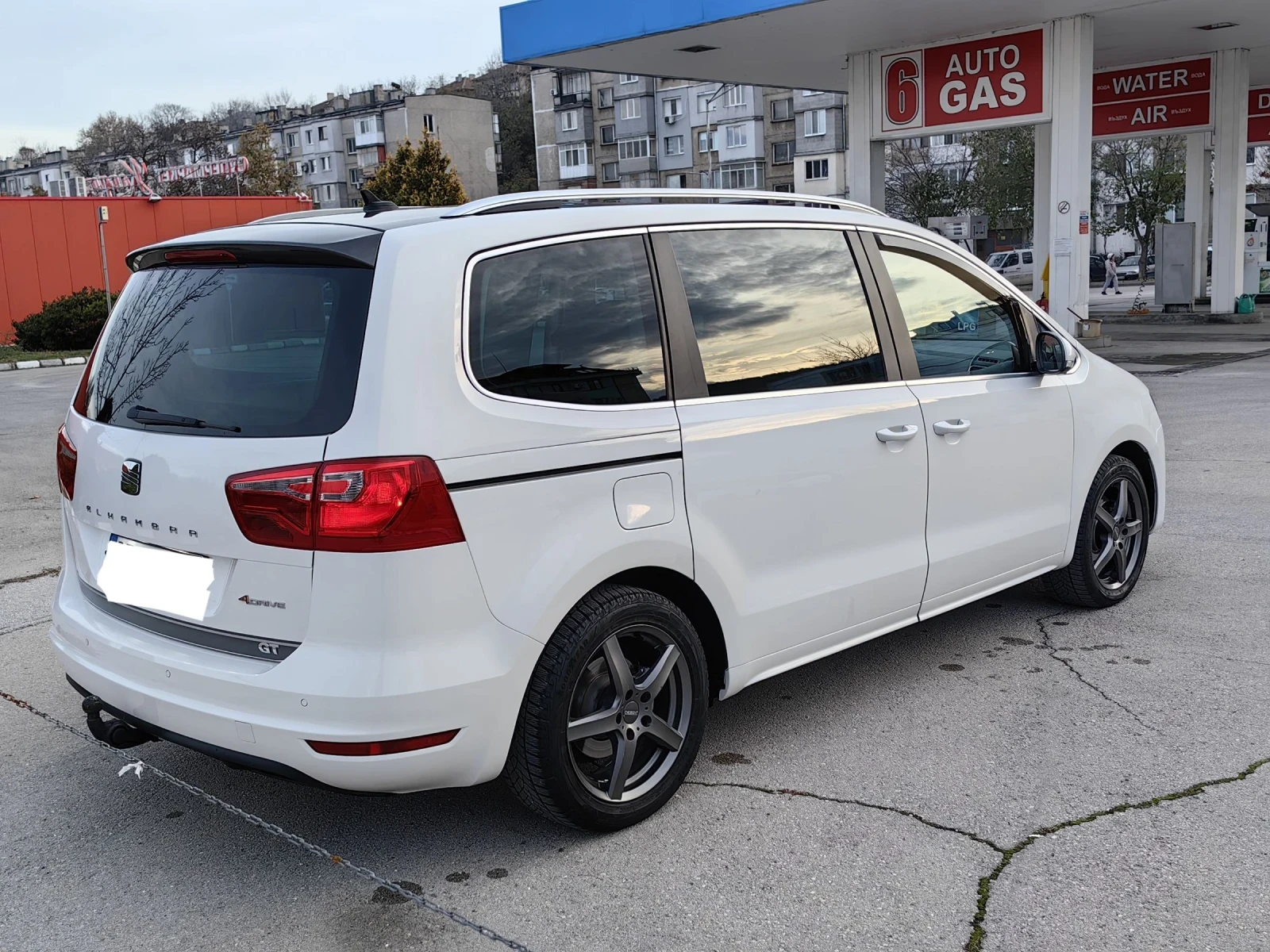 Seat Alhambra 2.0TDI/140KC/4X4/ОБСЛУЖЕН 100%ОТЛИЧНО СЪСТОЯНИЕ  - изображение 4