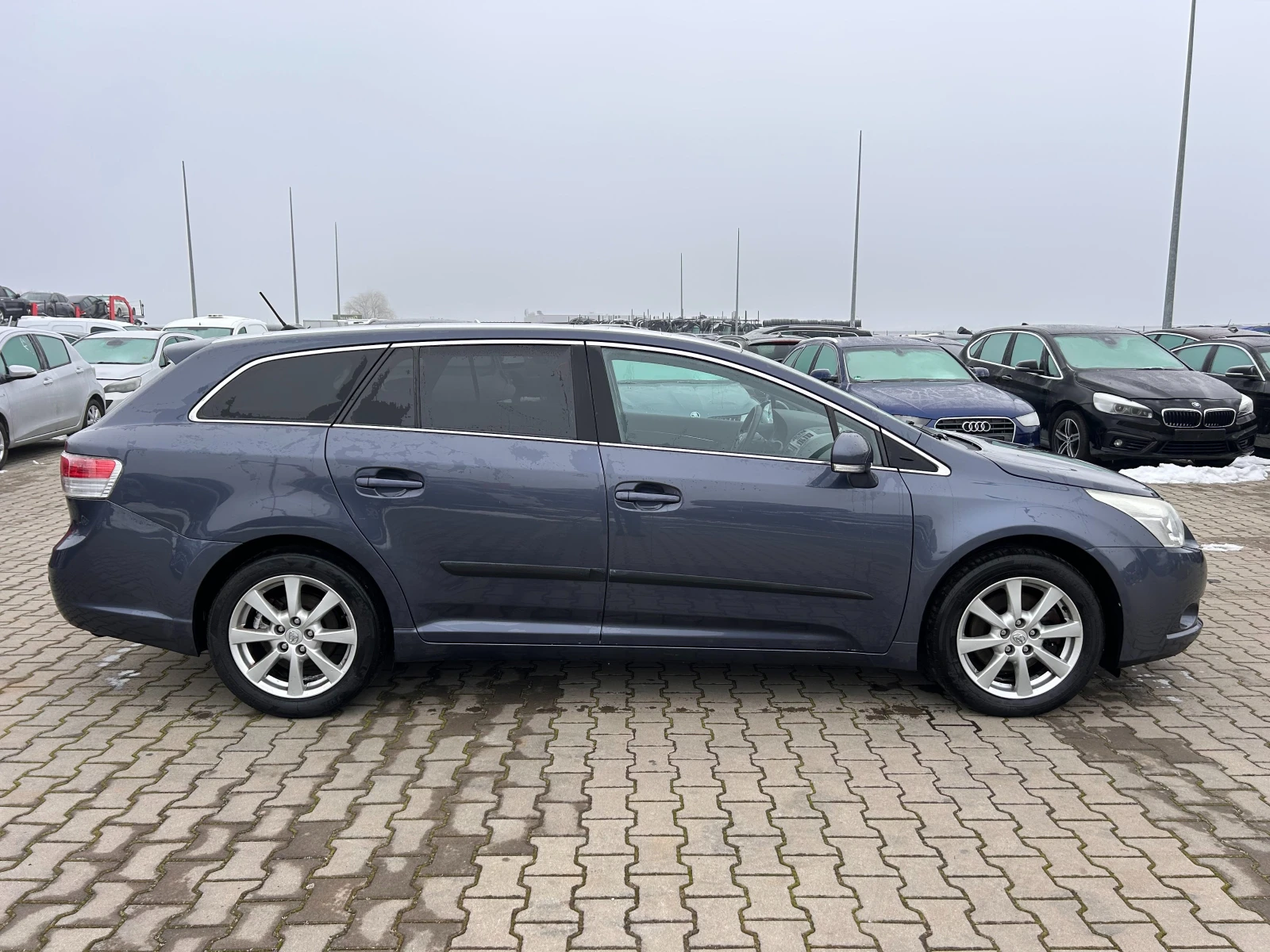 Toyota Avensis 2.2D NAVI/KAMERA EURO 5 - изображение 5