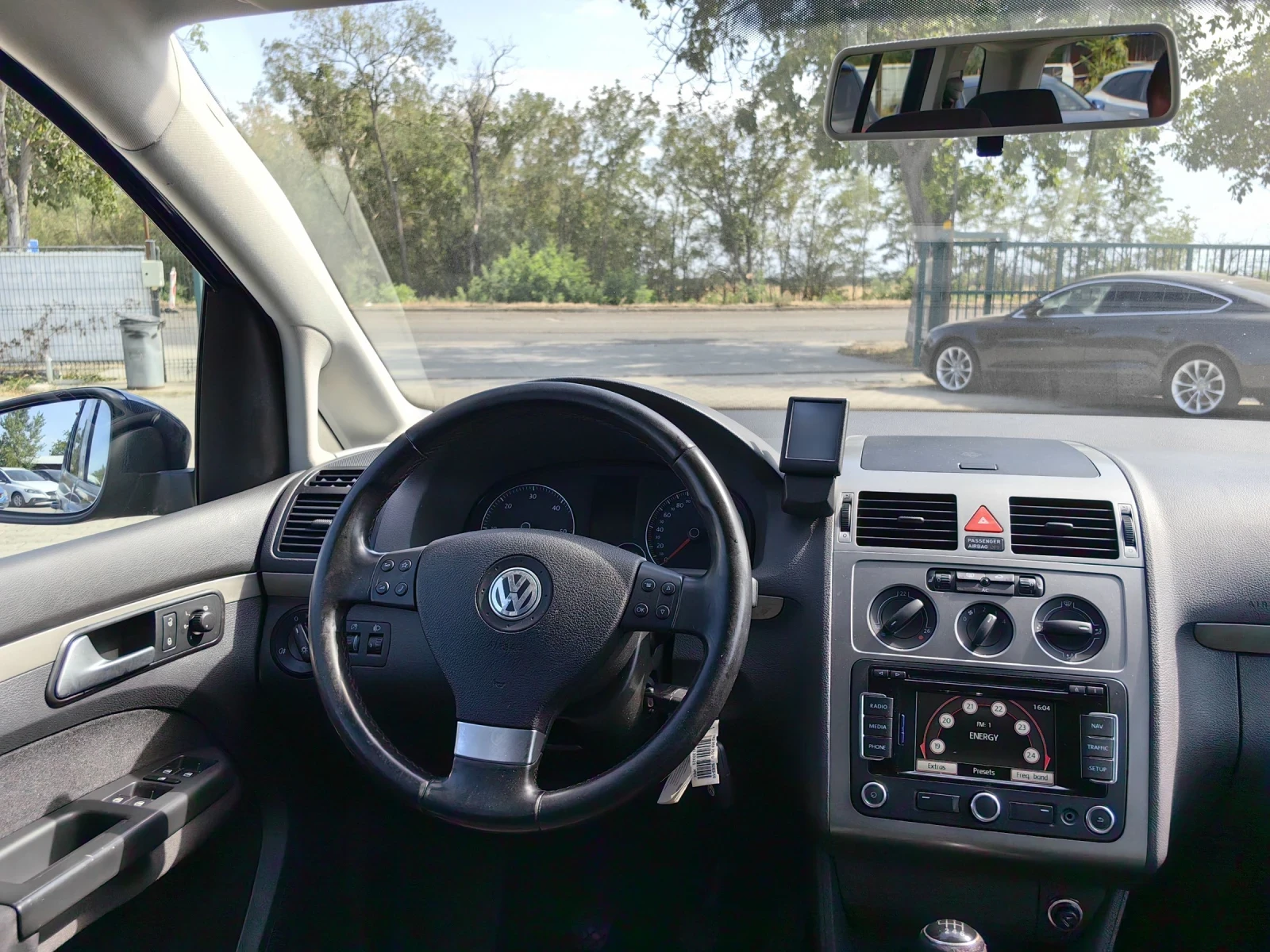 VW Touran 1.9тди 105кс 2009г Сервизна История  - изображение 10