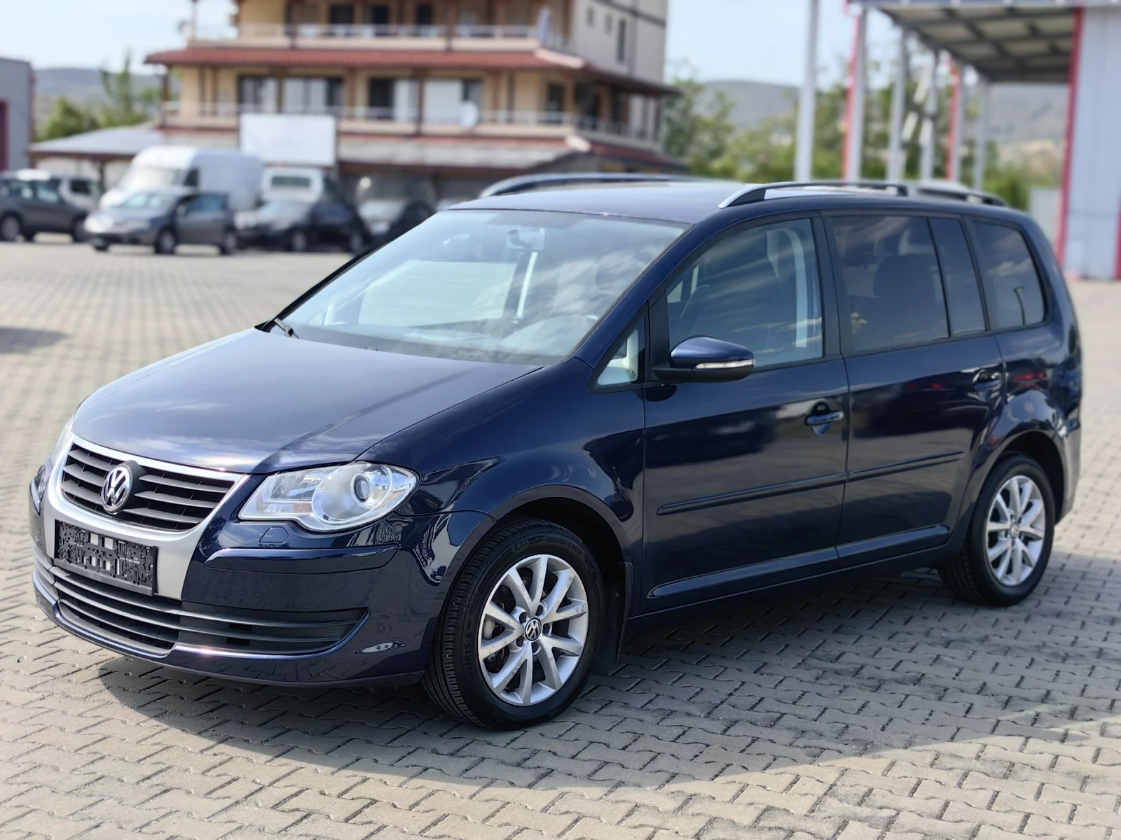 VW Touran 1.9тди 105кс 2009г Сервизна История  - изображение 2