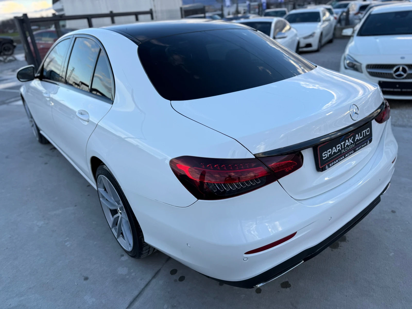 Mercedes-Benz E 220 D* AMG Line* 2023г* 133.000КМ* Топ Състояние*  - изображение 6