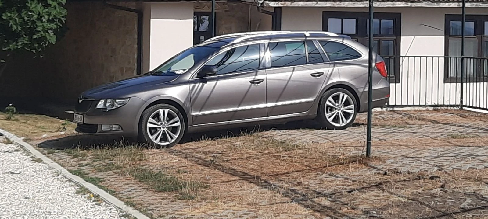 Skoda Superb 2.0 TDI, снимка 16 - Автомобили и джипове - 53767081