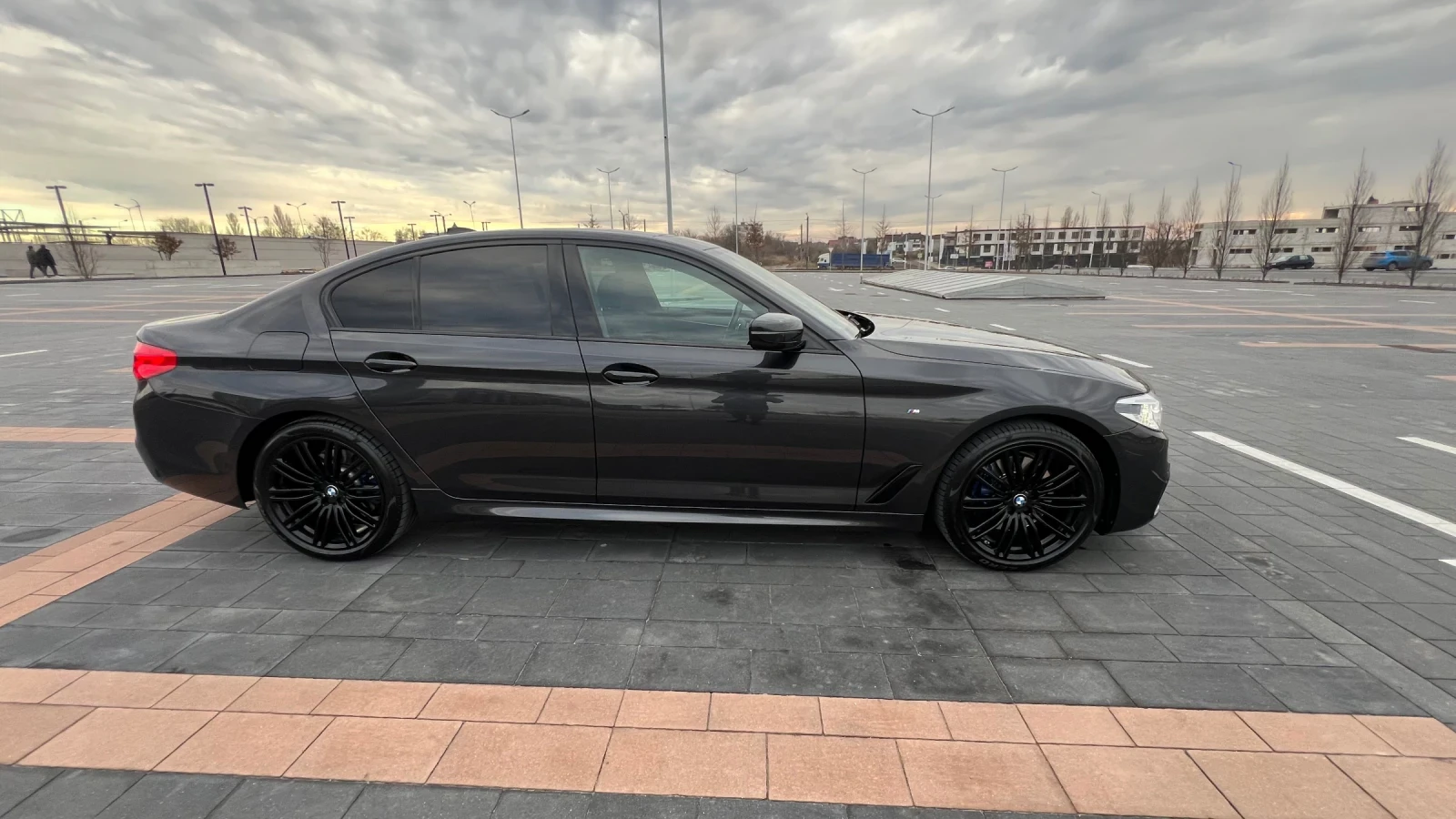 BMW 530 BMW M Sport | ACC | Harman Kardon, снимка 4 - Автомобили и джипове - 54677155