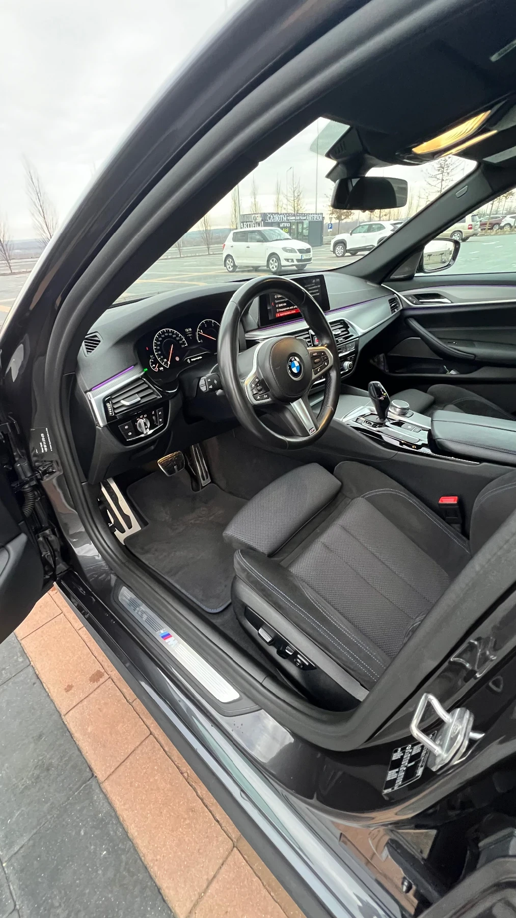 BMW 530 BMW M Sport | ACC | Harman Kardon, снимка 8 - Автомобили и джипове - 54677155
