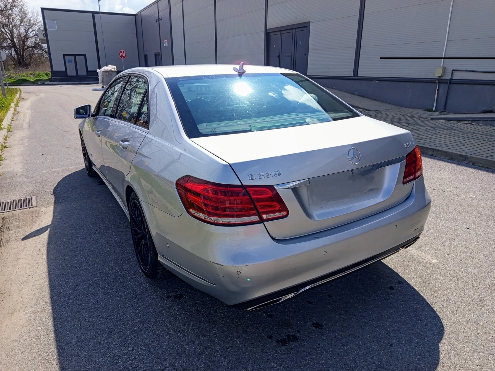 Mercedes-Benz E 220, снимка 4 - Автомобили и джипове - 54094541