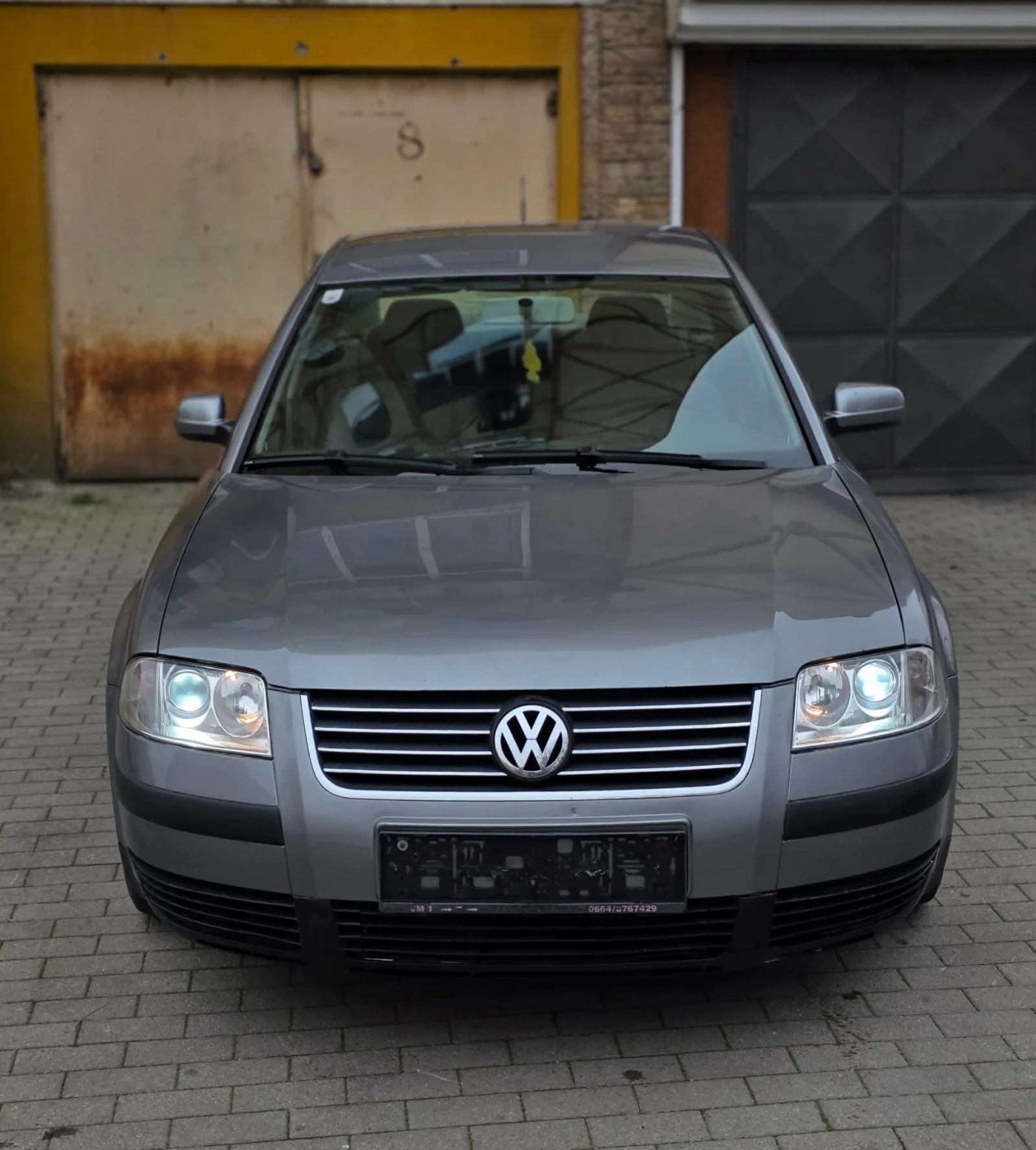 VW Passat 1.6i Facelift!, снимка 5 - Автомобили и джипове - 54359282