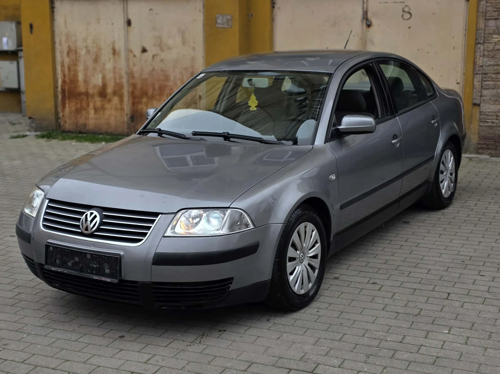 VW Passat 1.6i Facelift!, снимка 3 - Автомобили и джипове - 54359282