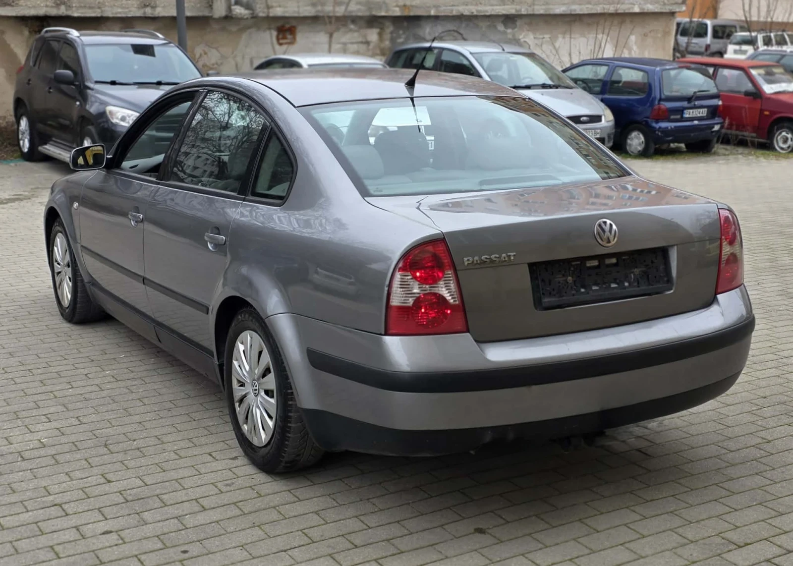 VW Passat 1.6i Facelift!, снимка 4 - Автомобили и джипове - 54359282