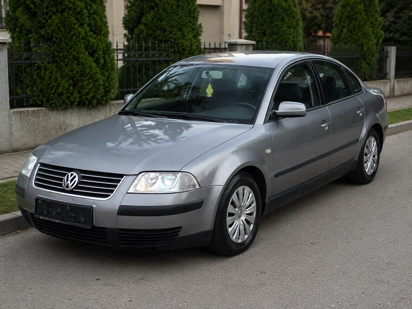 VW Passat 1.6i , снимка 3 - Автомобили и джипове - 54359282