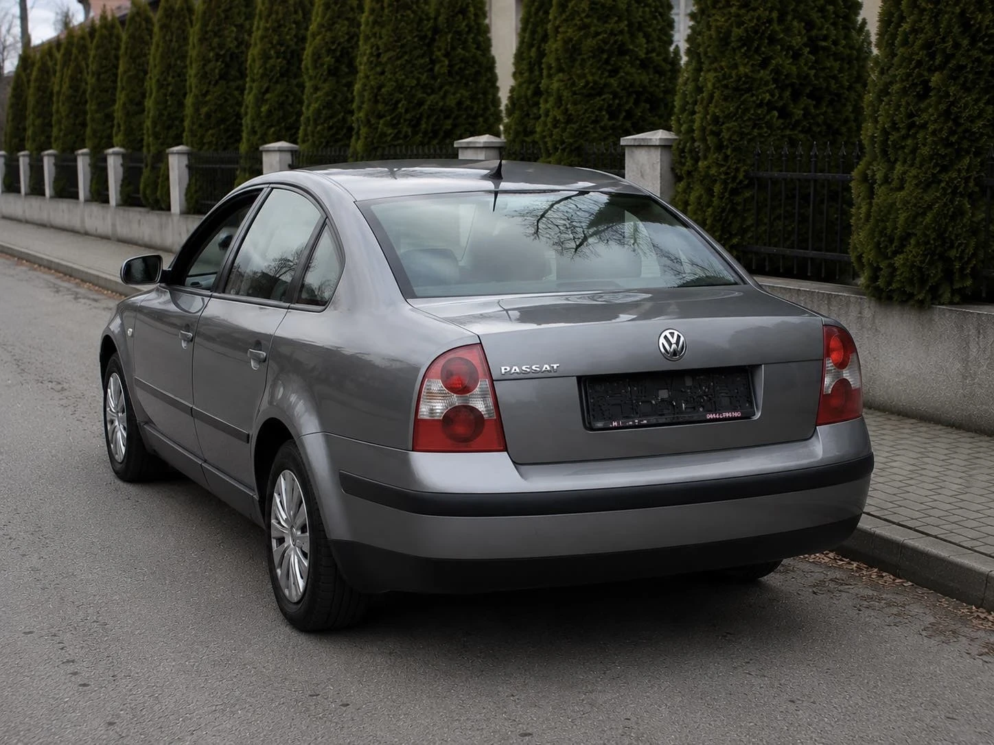 VW Passat 1.6i , снимка 4 - Автомобили и джипове - 54359282
