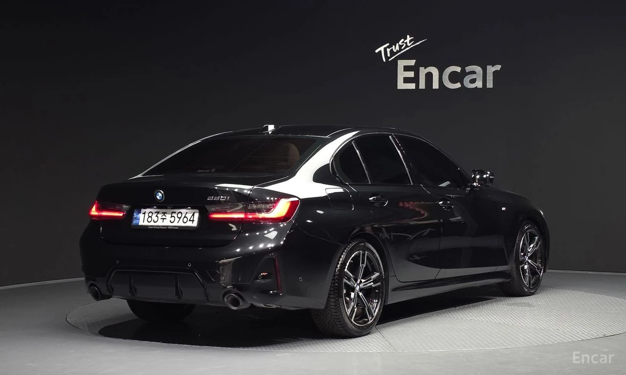 BMW 320 i M SPORT FACE* HARMAN KARDON* DISTRONIC* HEAD-UP*, снимка 3 - Автомобили и джипове - 54968776