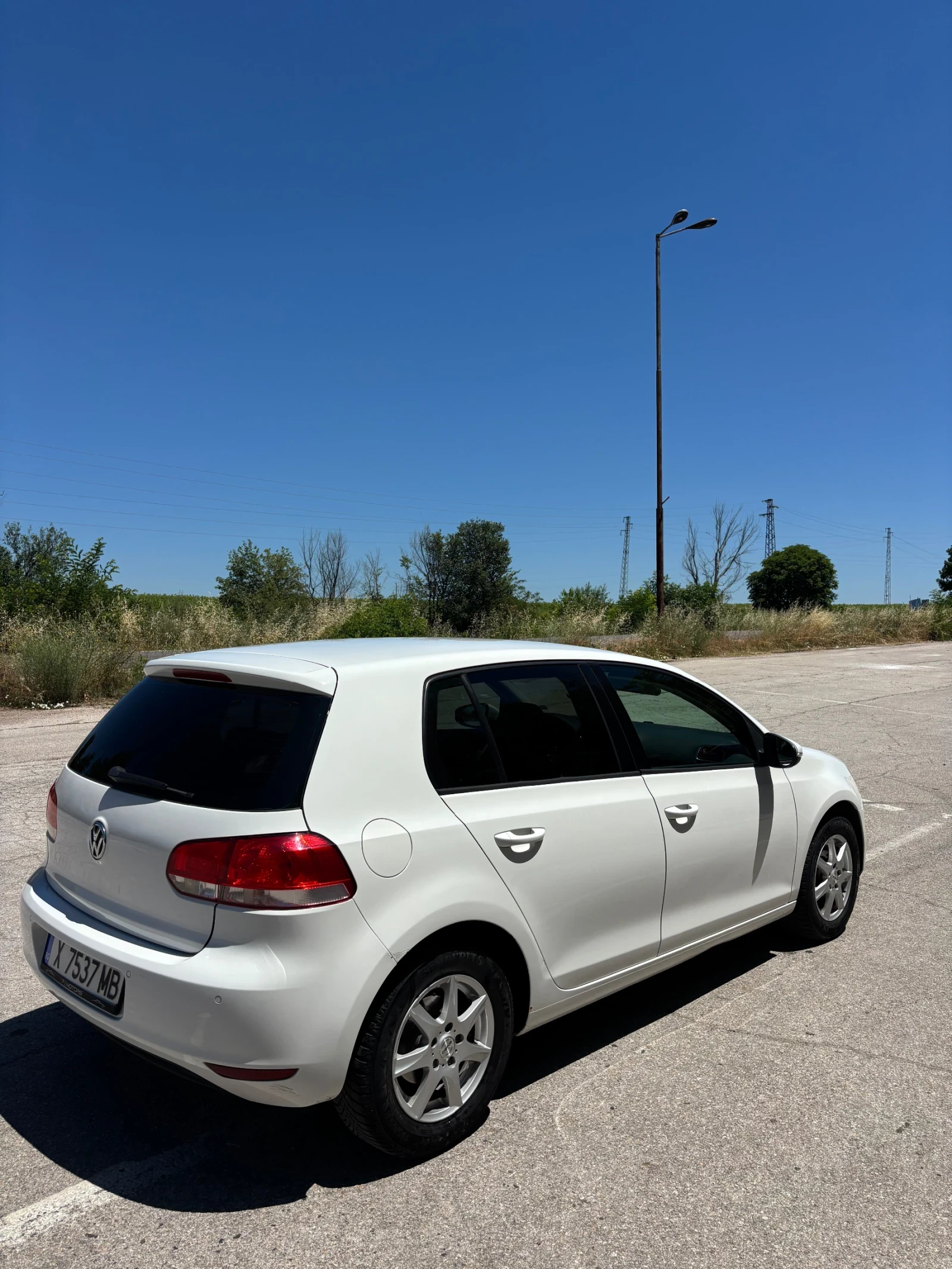 VW Golf 1.6 TDI, снимка 6 - Автомобили и джипове - 55093809