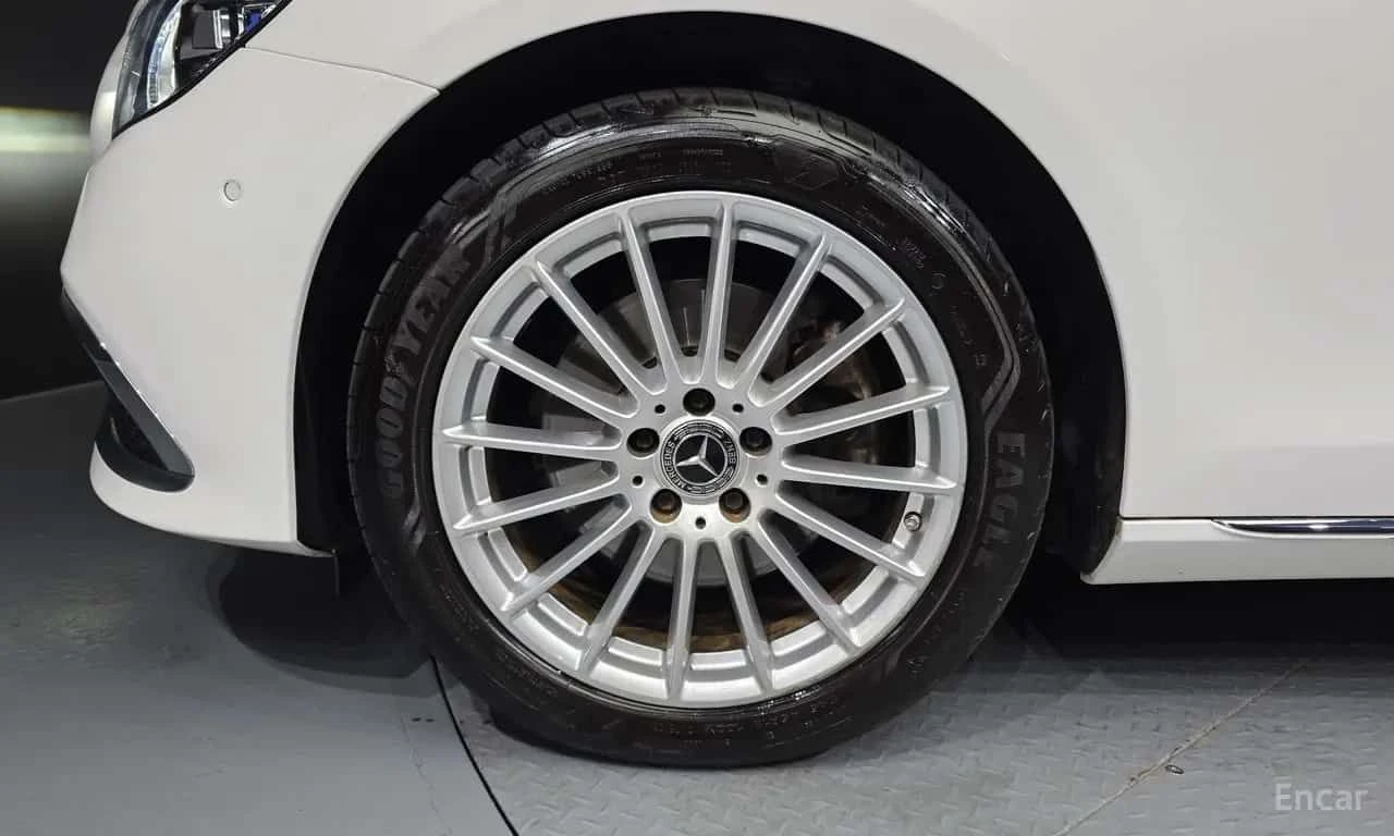 Mercedes-Benz E 250 * E250 Exclusive * ОПЦИЯ ЗА АВТОКРЕДИТ * , снимка 5 - Автомобили и джипове - 55570788