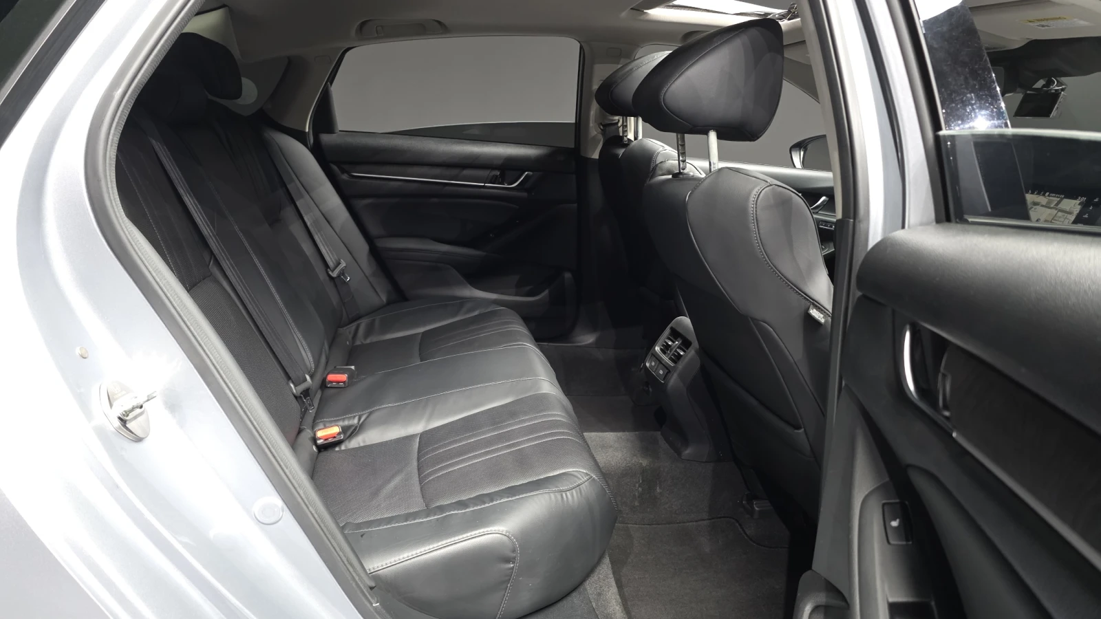 Honda Accord 2.0 Hybrid* HUD* 360* ПОДГРЕВ ВОЛАН* ЛЮК* КРАЙНА Ц, снимка 12 - Автомобили и джипове - 55594245
