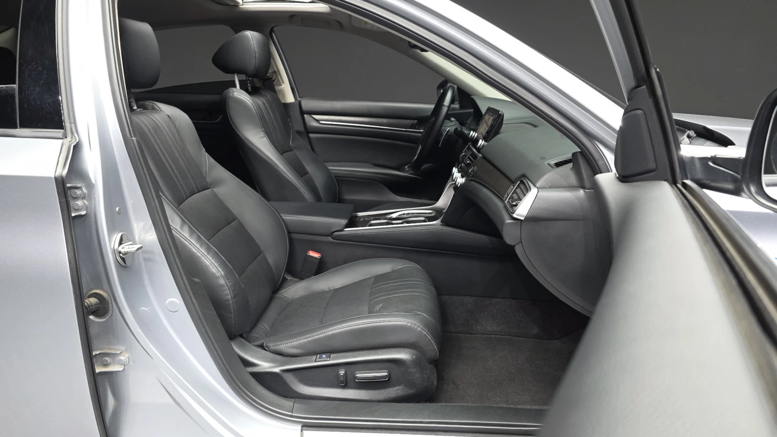 Honda Accord 2.0 Hybrid* HUD* 360* ПОДГРЕВ ВОЛАН* ЛЮК* КРАЙНА Ц, снимка 11 - Автомобили и джипове - 55594245