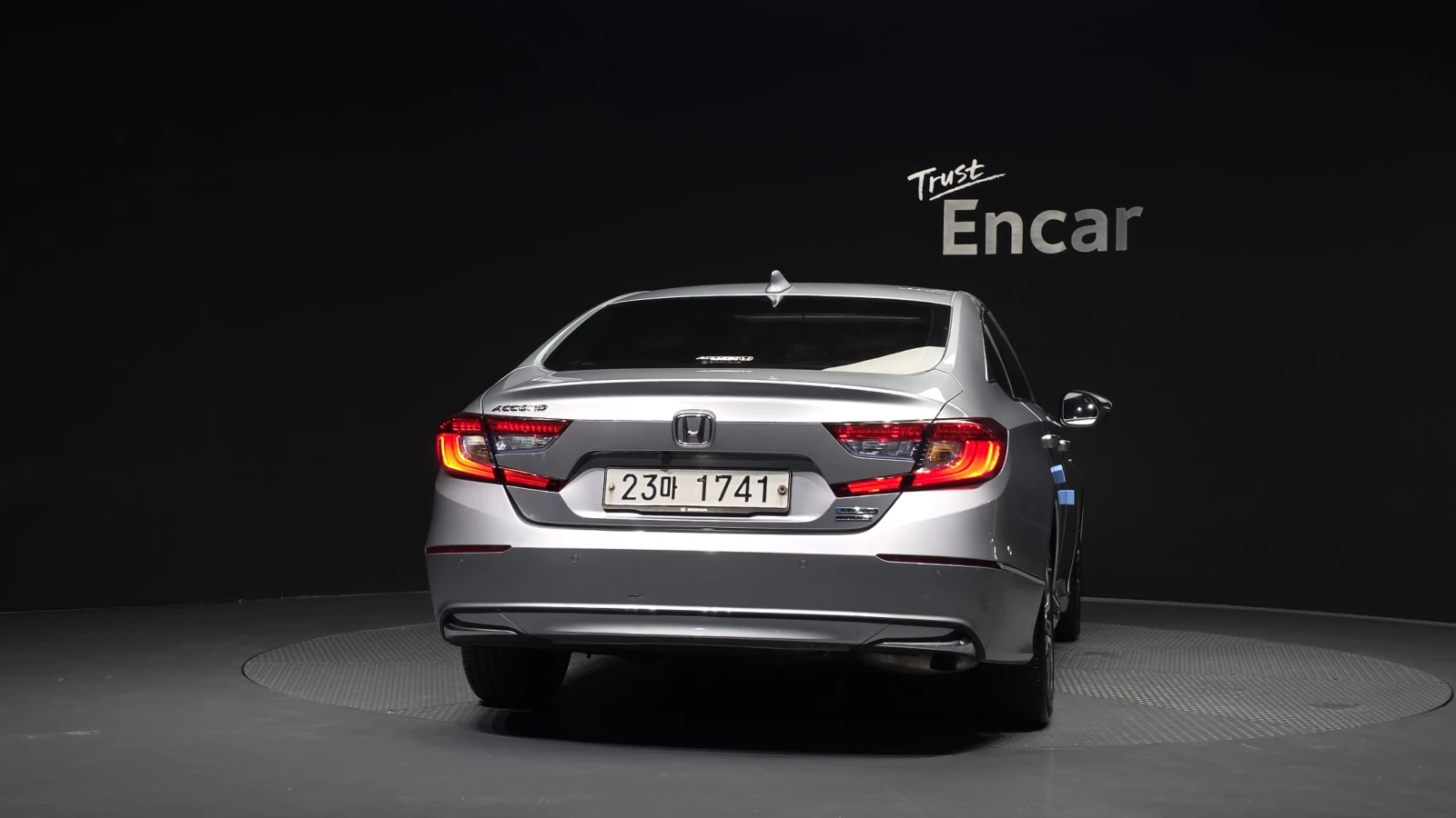 Honda Accord 2.0 Hybrid* HUD* 360* ПОДГРЕВ ВОЛАН* ЛЮК* КРАЙНА Ц, снимка 4 - Автомобили и джипове - 55594245