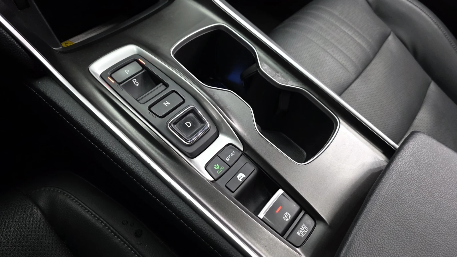Honda Accord 2.0 Hybrid* HUD* 360* ПОДГРЕВ ВОЛАН* ЛЮК* КРАЙНА Ц, снимка 9 - Автомобили и джипове - 55594245