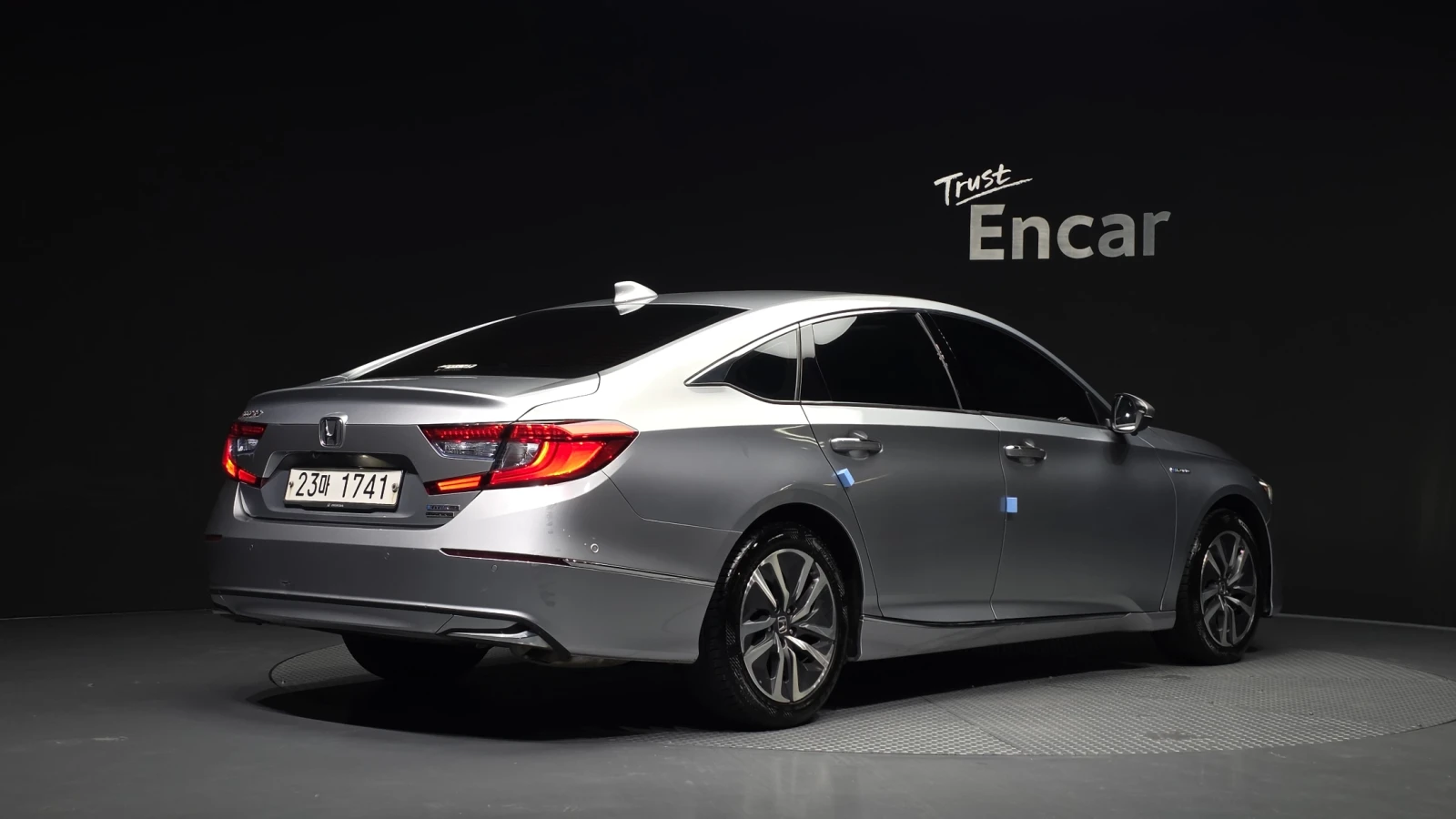 Honda Accord 2.0 Hybrid* HUD* 360* ПОДГРЕВ ВОЛАН* ЛЮК* КРАЙНА Ц, снимка 2 - Автомобили и джипове - 55594245