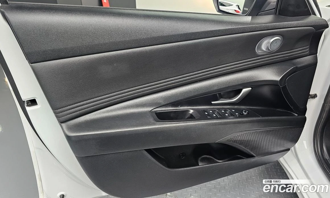 Hyundai Elantra 1.6 LPi , снимка 13 - Автомобили и джипове - 55890569