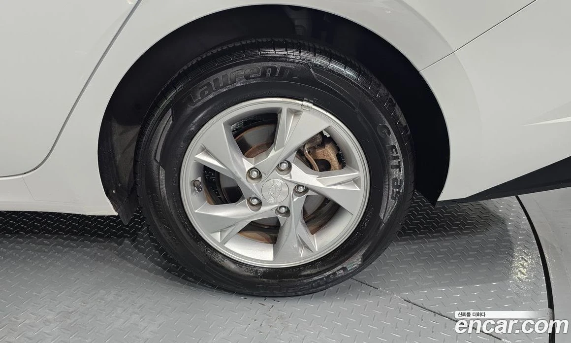 Hyundai Elantra 1.6 LPi , снимка 6 - Автомобили и джипове - 55890569