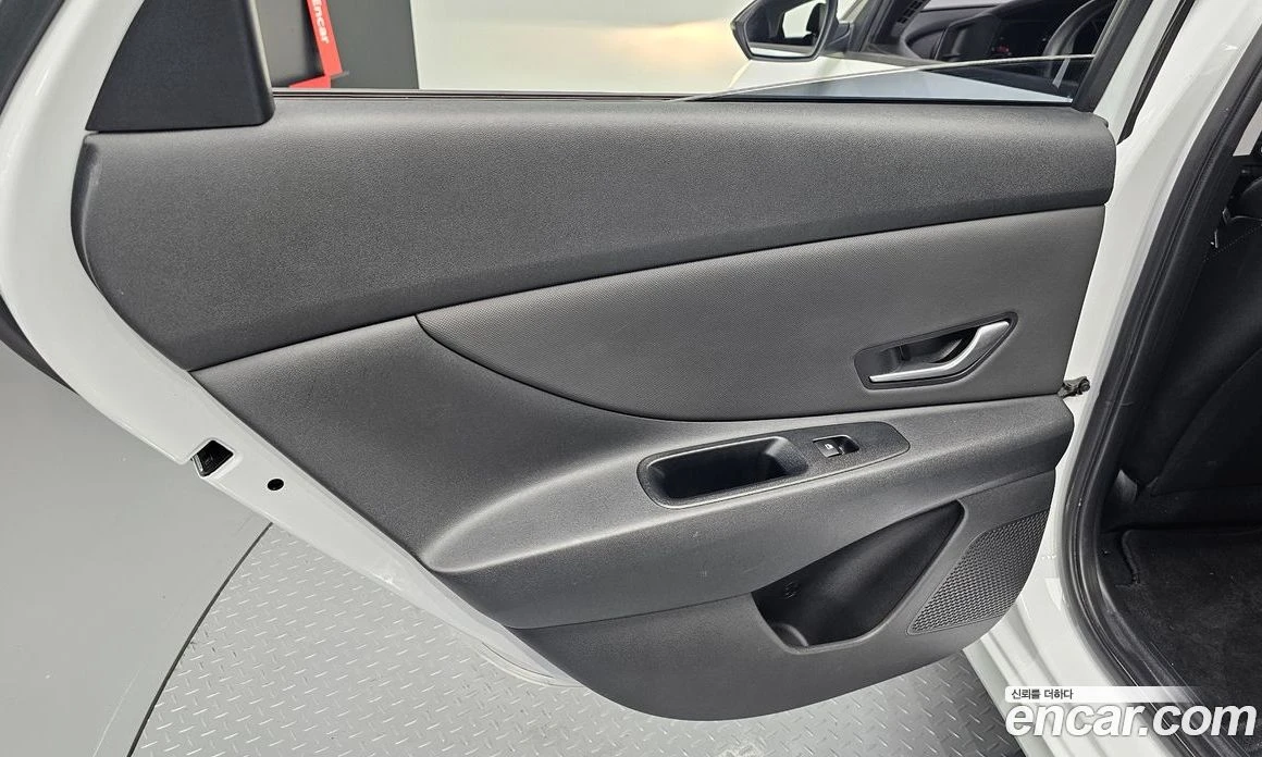 Hyundai Elantra 1.6 LPi , снимка 14 - Автомобили и джипове - 55890569