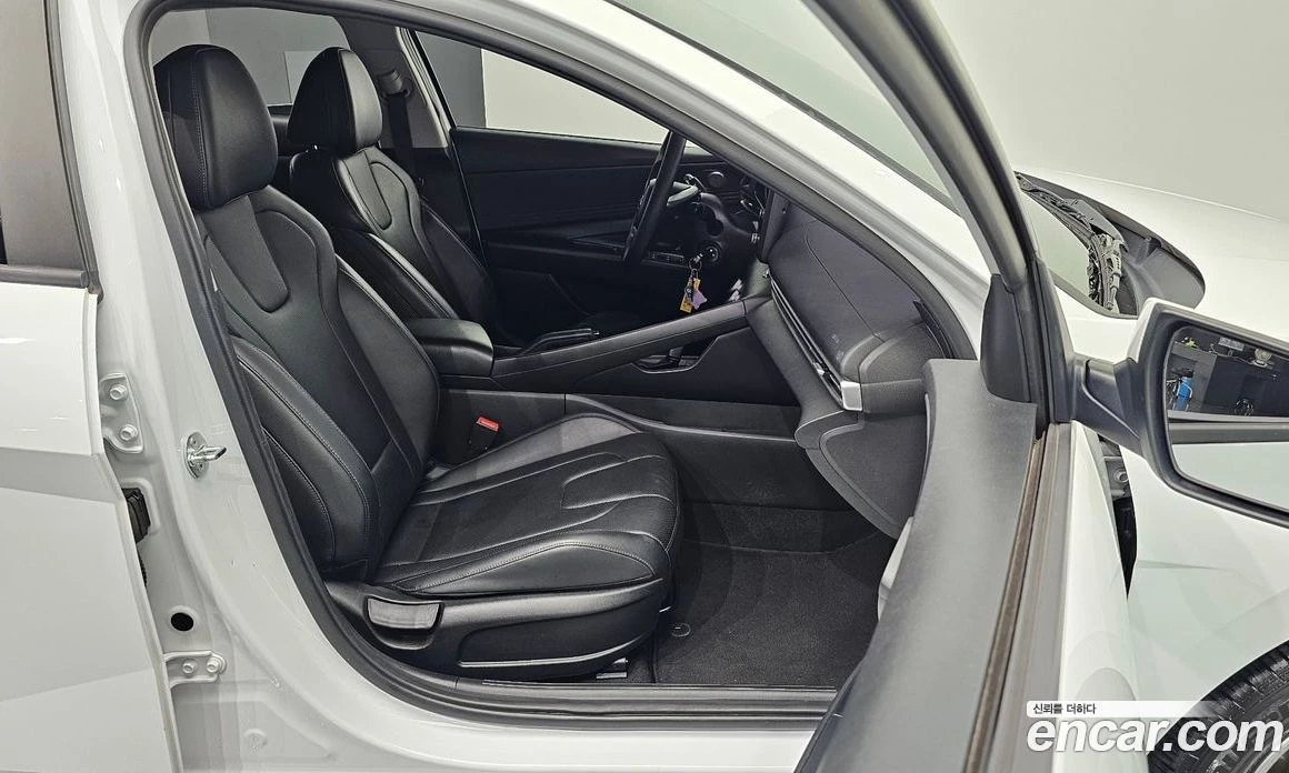 Hyundai Elantra 1.6 LPi , снимка 12 - Автомобили и джипове - 55890569