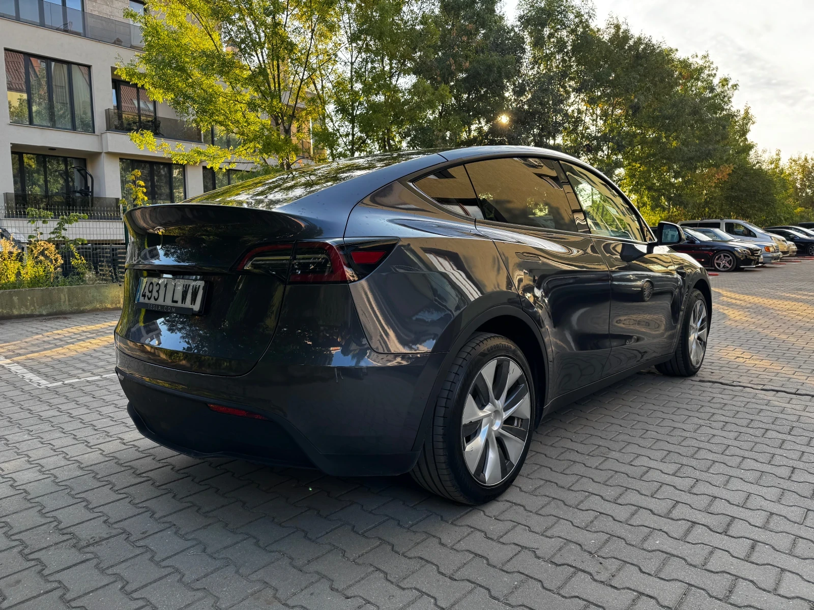 Tesla Model Y Long Range Dual Motor FSD Теглич, снимка 3 - Автомобили и джипове - 56151017