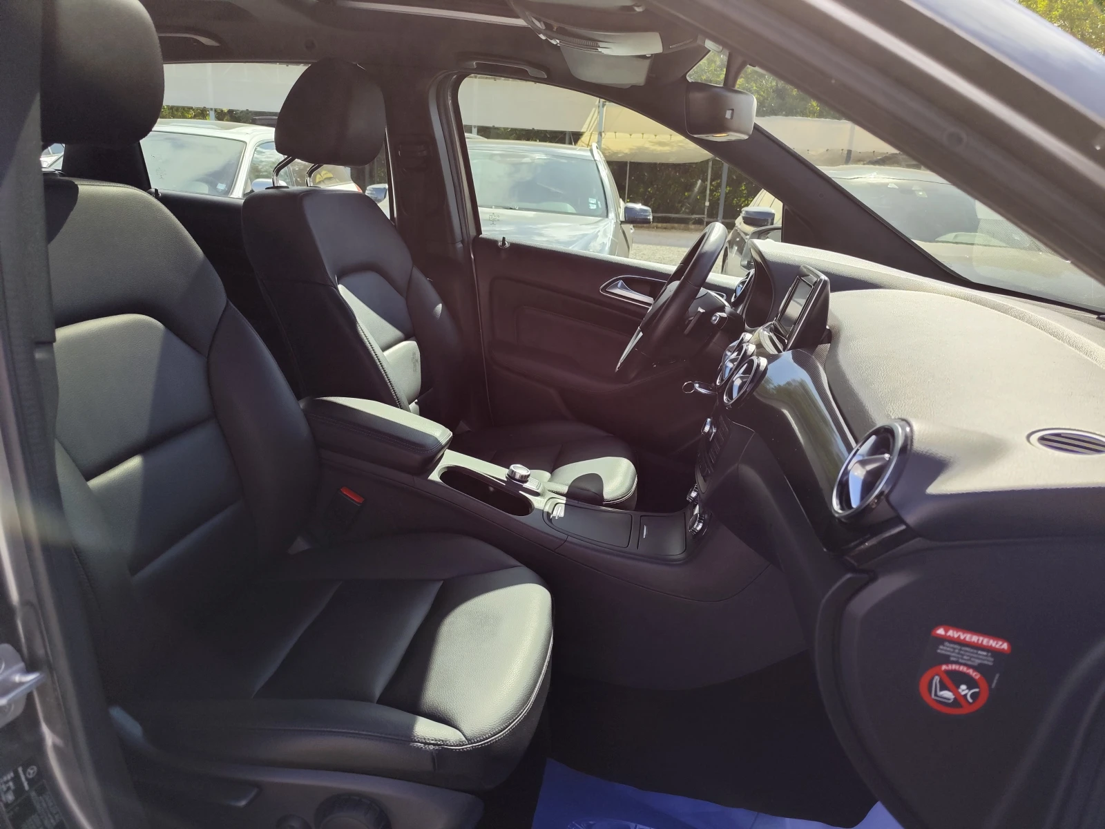 Mercedes-Benz B 180 1.5DCi/PREMIUM FULL EDITION/AUTOM/KOЖА/ПАНОРАМА, снимка 13 - Автомобили и джипове - 56175580