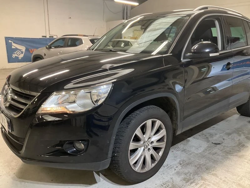 VW Tiguan 2.0 TDI Sportline BlueMotion, снимка 2 - Автомобили и джипове - 46919677