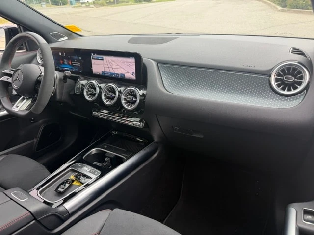 Mercedes-Benz GLA * AMG 35 * CARFAX * БЕЗ ЗАБЕЛЕЖКА, снимка 14 - Автомобили и джипове - 55931576