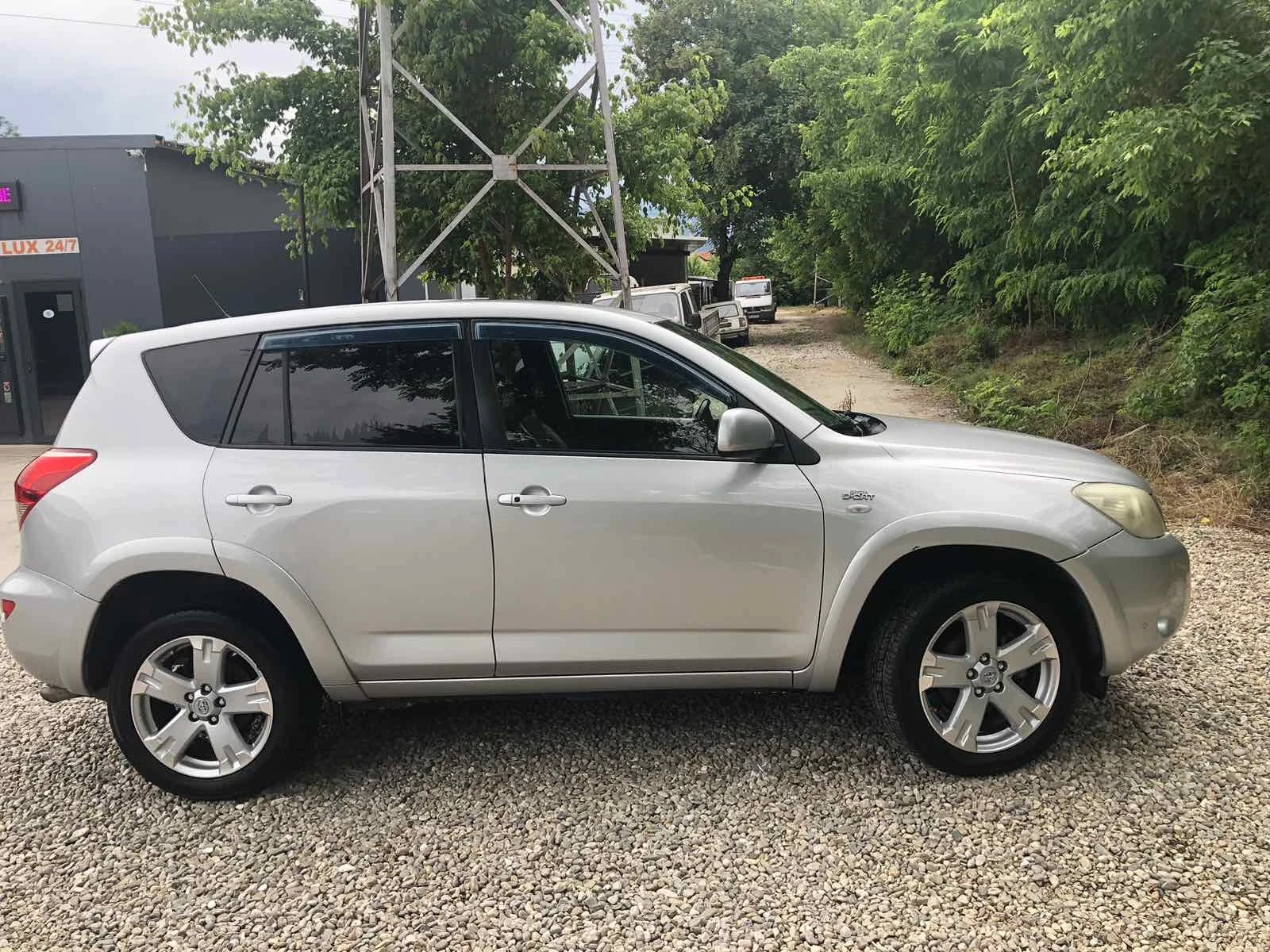 Toyota Rav4 2.2 NAVI, снимка 2 - Автомобили и джипове - 54754949