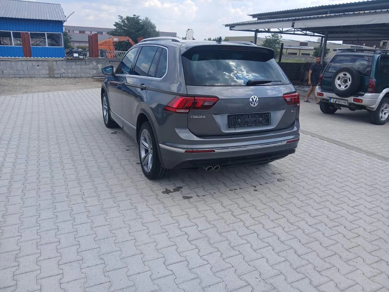 VW Tiguan 2.0 TDI* R-Line* 4 Motion* Aвт.* Full* , снимка 3 - Автомобили и джипове - 55619078