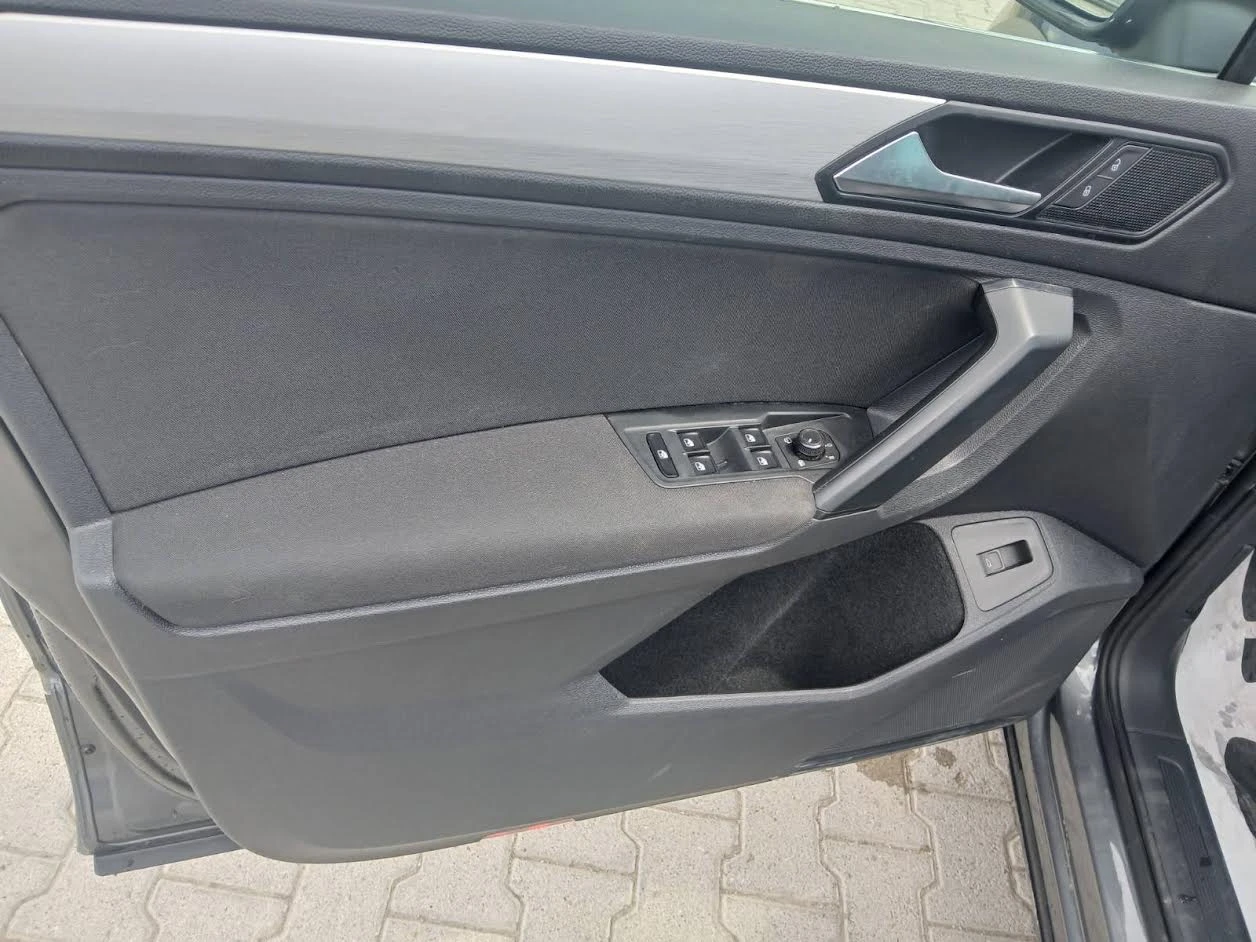 VW Tiguan 2.0 TDI* R-Line* 4 Motion* Aвт.* Full* , снимка 11 - Автомобили и джипове - 55619078
