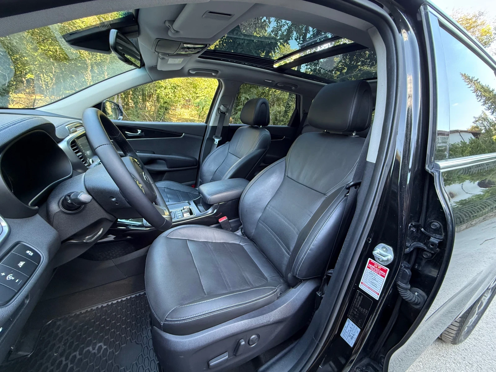 Kia Sorento 2.2 CRDI/ REBEL/PANORAMA/NAVI/4X4, снимка 10 - Автомобили и джипове - 55954057