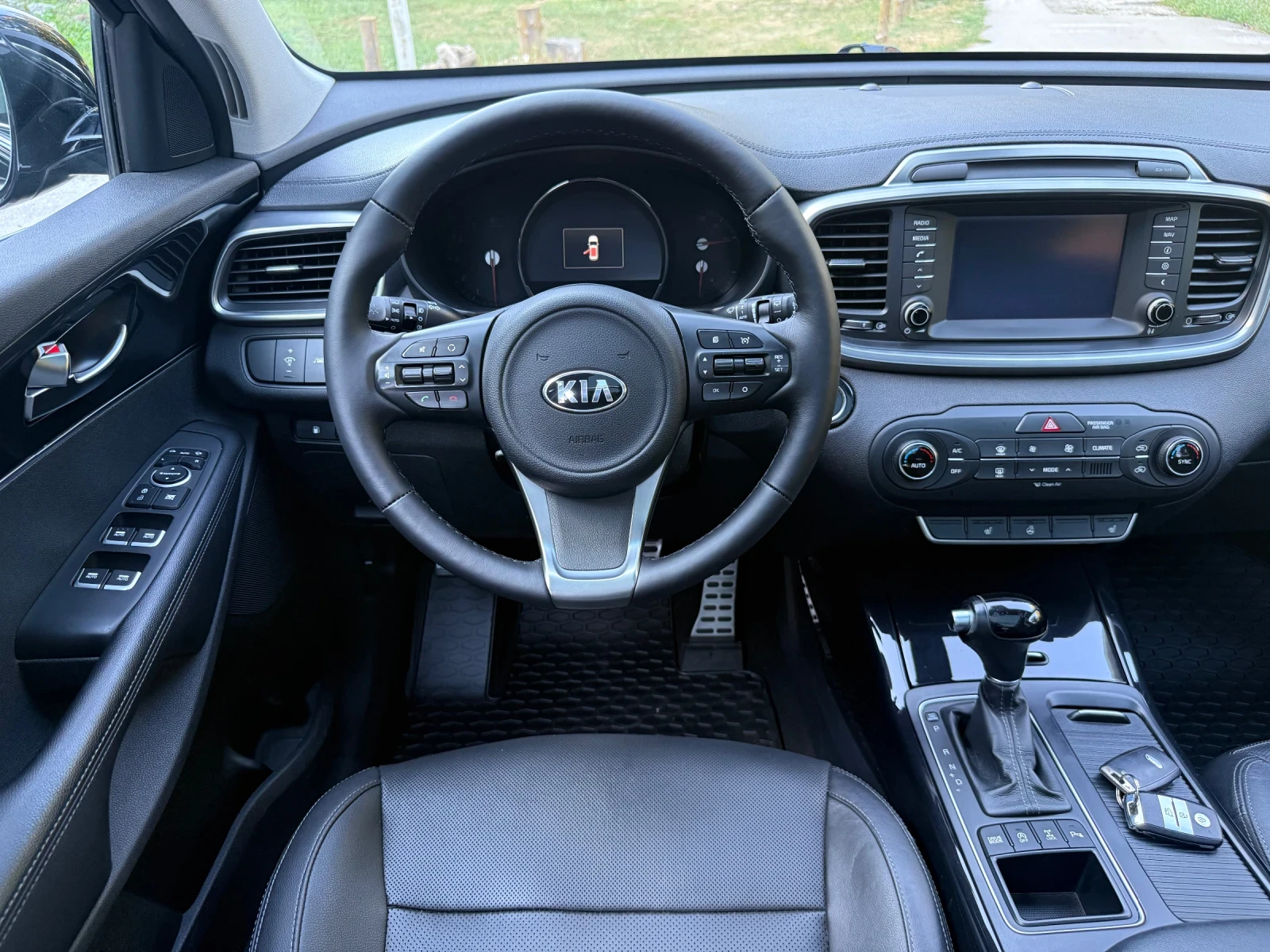 Kia Sorento 2.2 CRDI/ REBEL/PANORAMA/NAVI/4X4, снимка 12 - Автомобили и джипове - 55954057