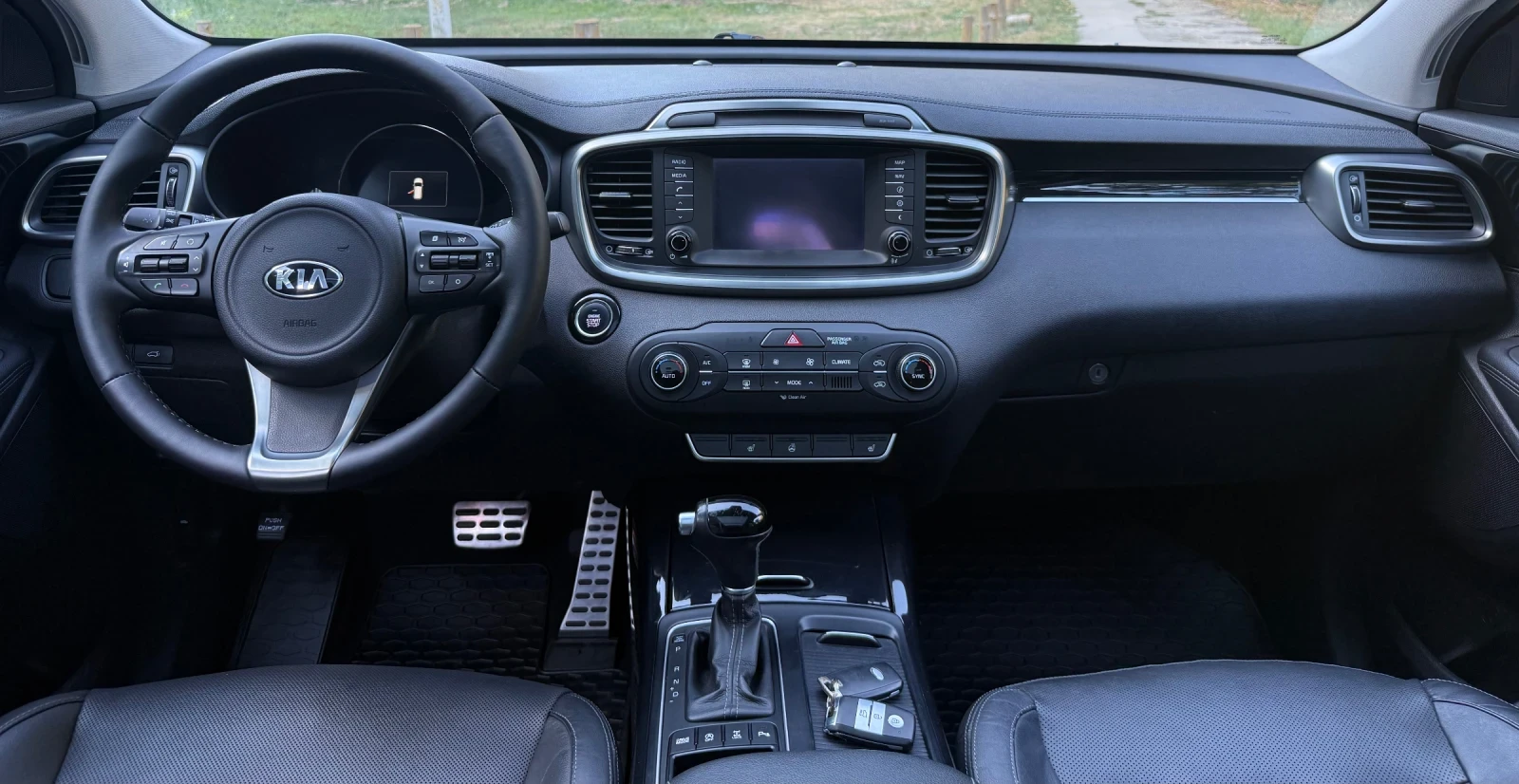 Kia Sorento 2.2 CRDI/ REBEL/PANORAMA/NAVI/4X4, снимка 11 - Автомобили и джипове - 55954057