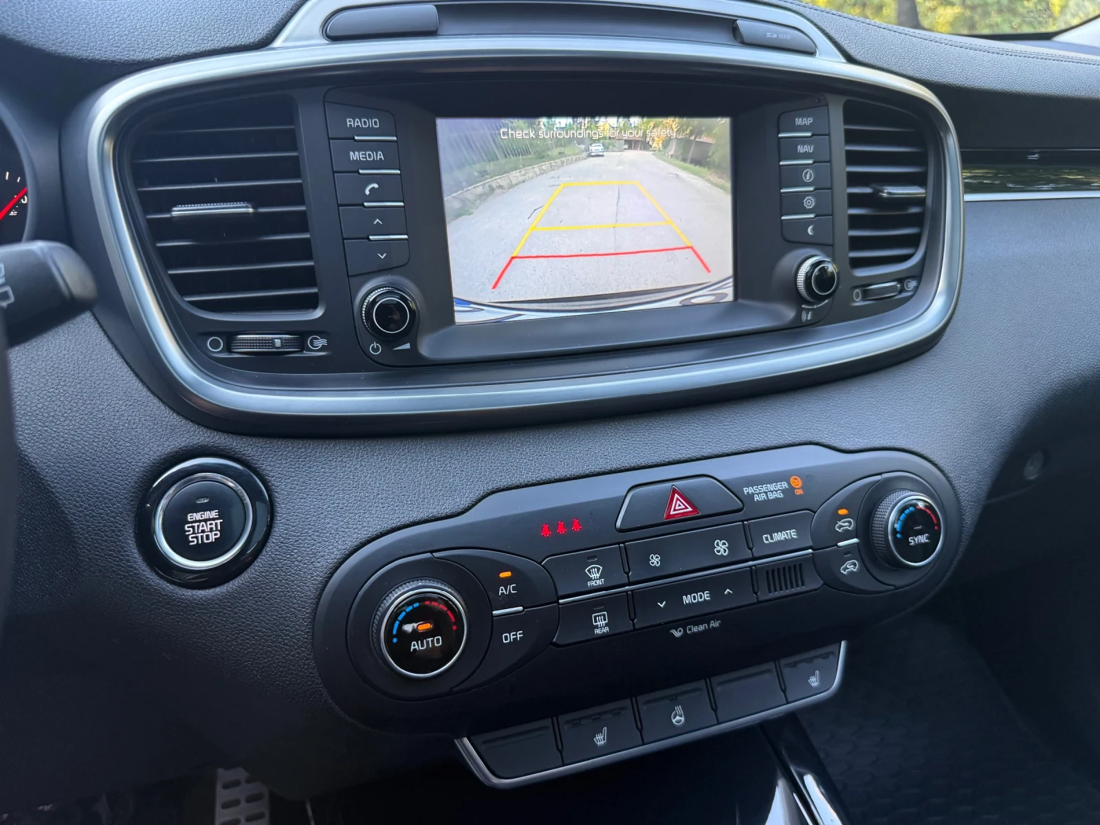 Kia Sorento 2.2 CRDI/ REBEL/PANORAMA/NAVI/4X4, снимка 17 - Автомобили и джипове - 55954057